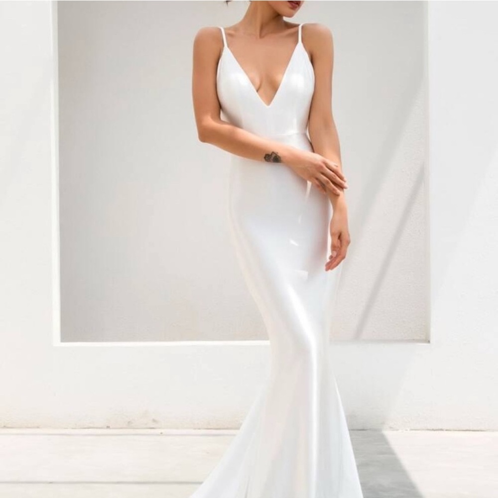 Elegant White Wedding Dress, Deep V with Ruched Back NWT